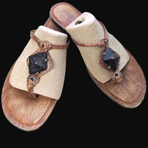 Vintage Kenneth Cole New York Leather Hardware Embellished Flip Flop Sandals 9.5 - Picture 1 of 8